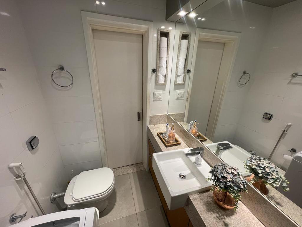 Lindo Apartamento Mobiliado, Uma Quadra Da Praia! Apartment Рио де Жанейро Екстериор снимка